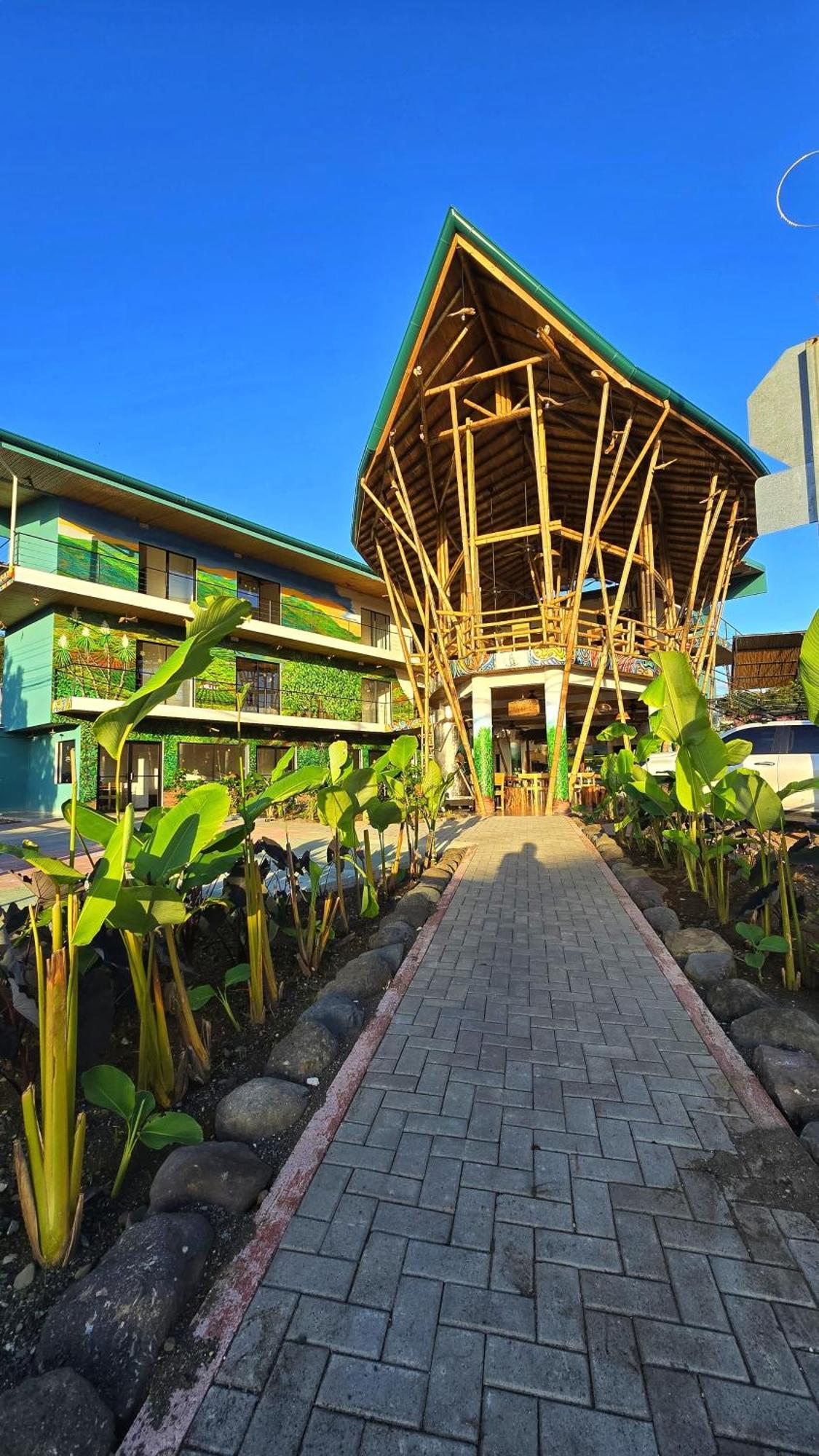 Bonding Coffee Roaster Cafe & Hotel Quepos Exterior photo